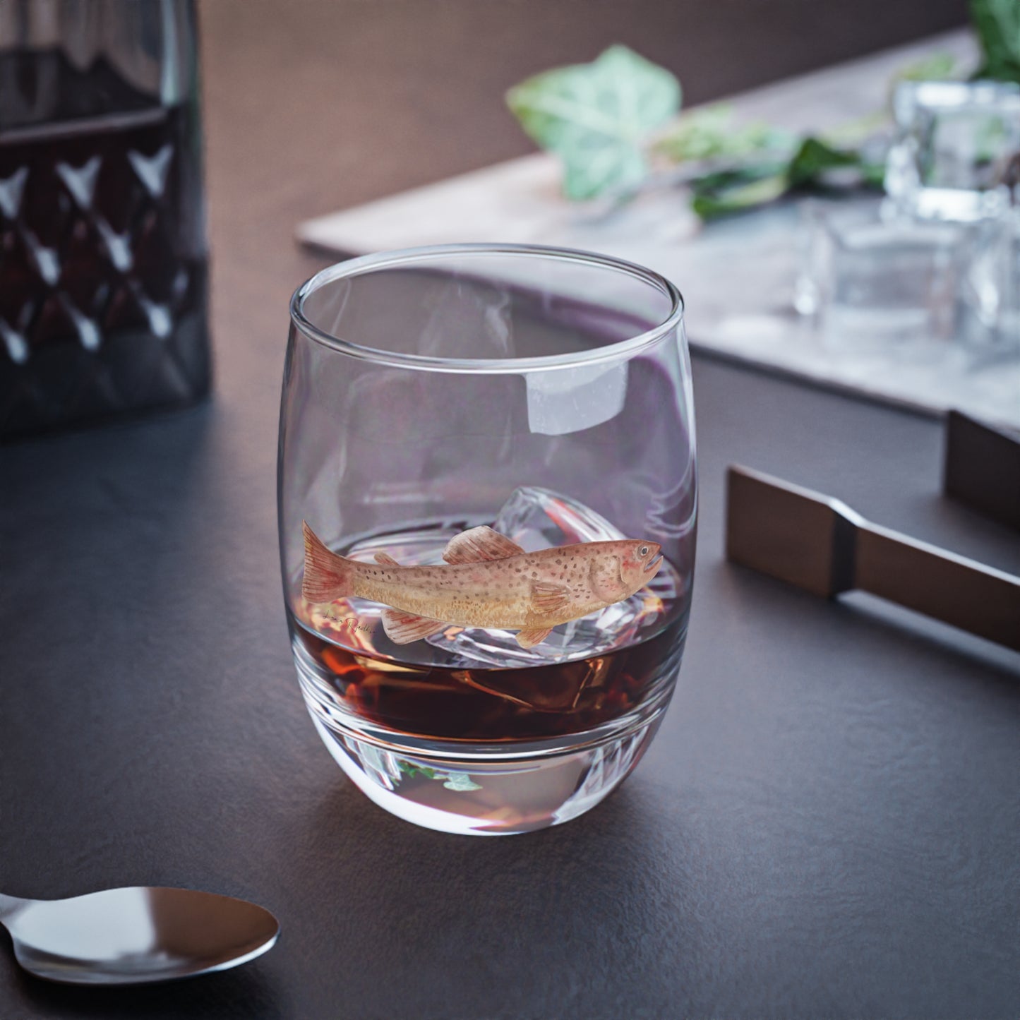 Artistic Whiskey Glass with Fish Design - Perfect for Outdoor Enthusiasts and Gifts